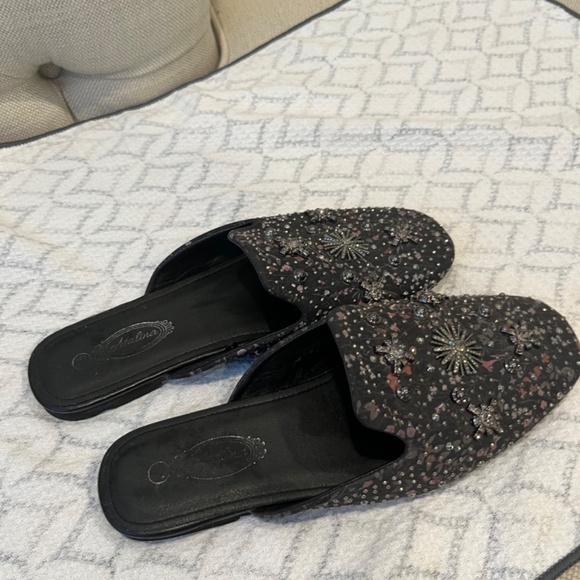 Shoes - Picture 4 of 5